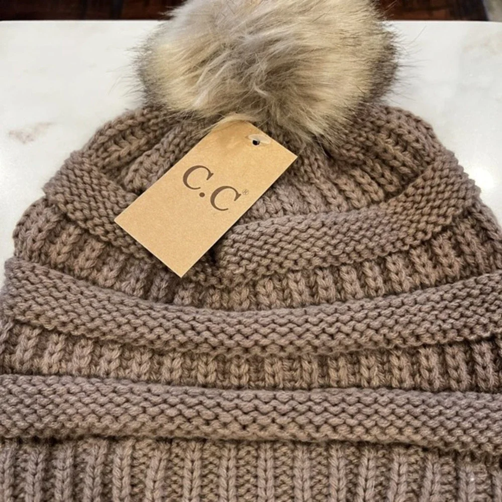 CC Stretch Beanie Exclusive Soft Cable Knit Faux Fur Pom Pom Hat One‎ Size NEW